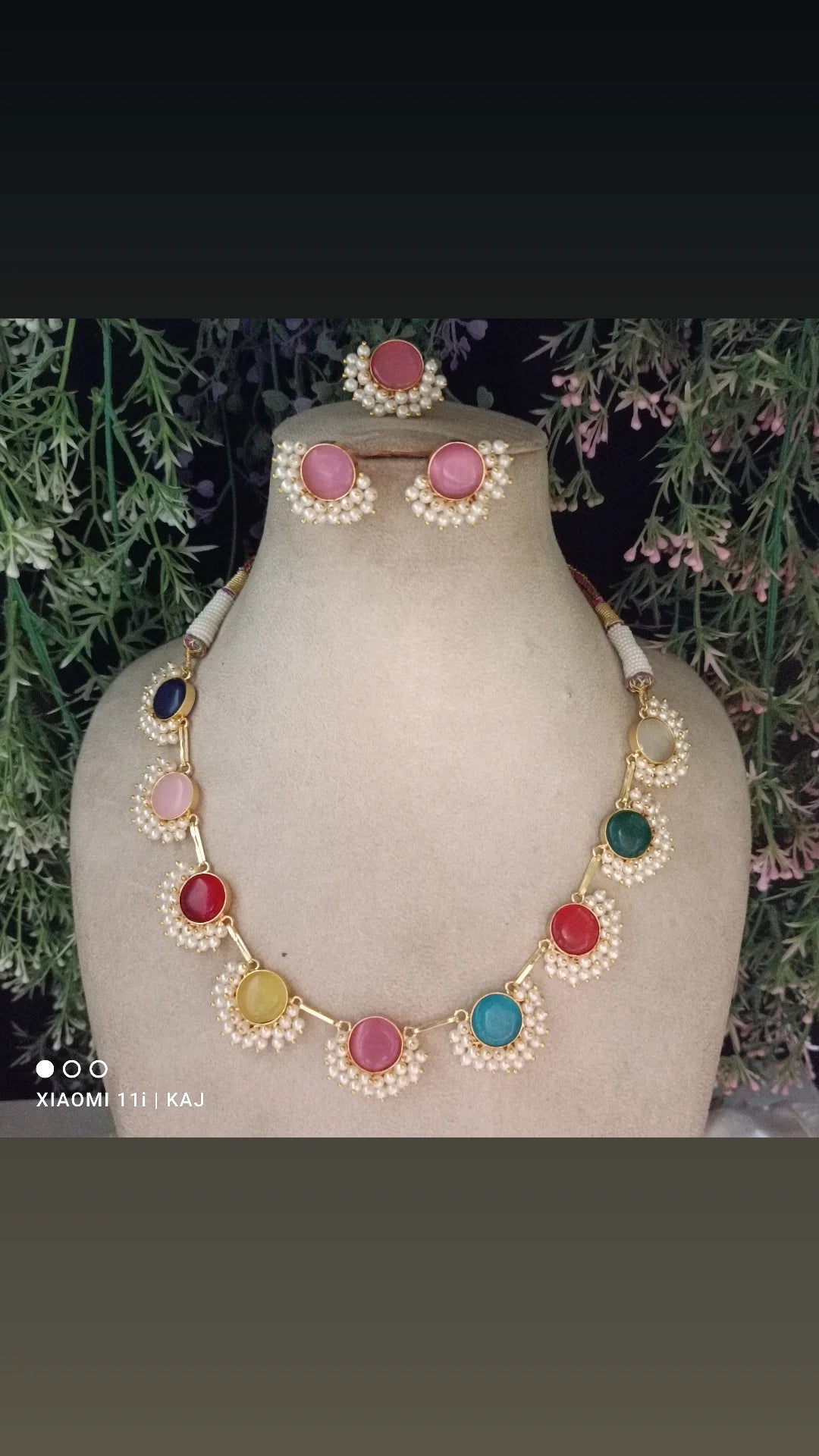 Monalisa glass stones choker set