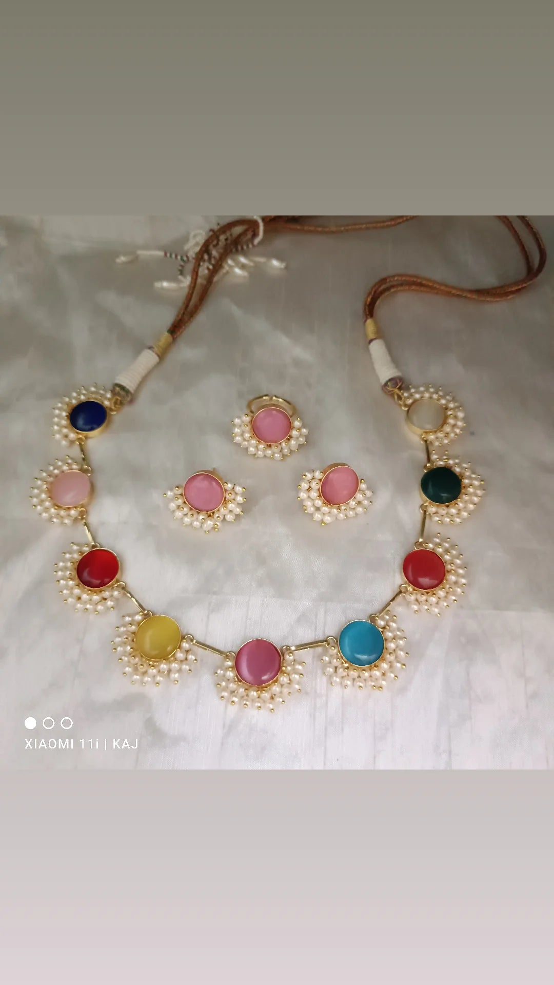 Monalisa glass stones choker set
