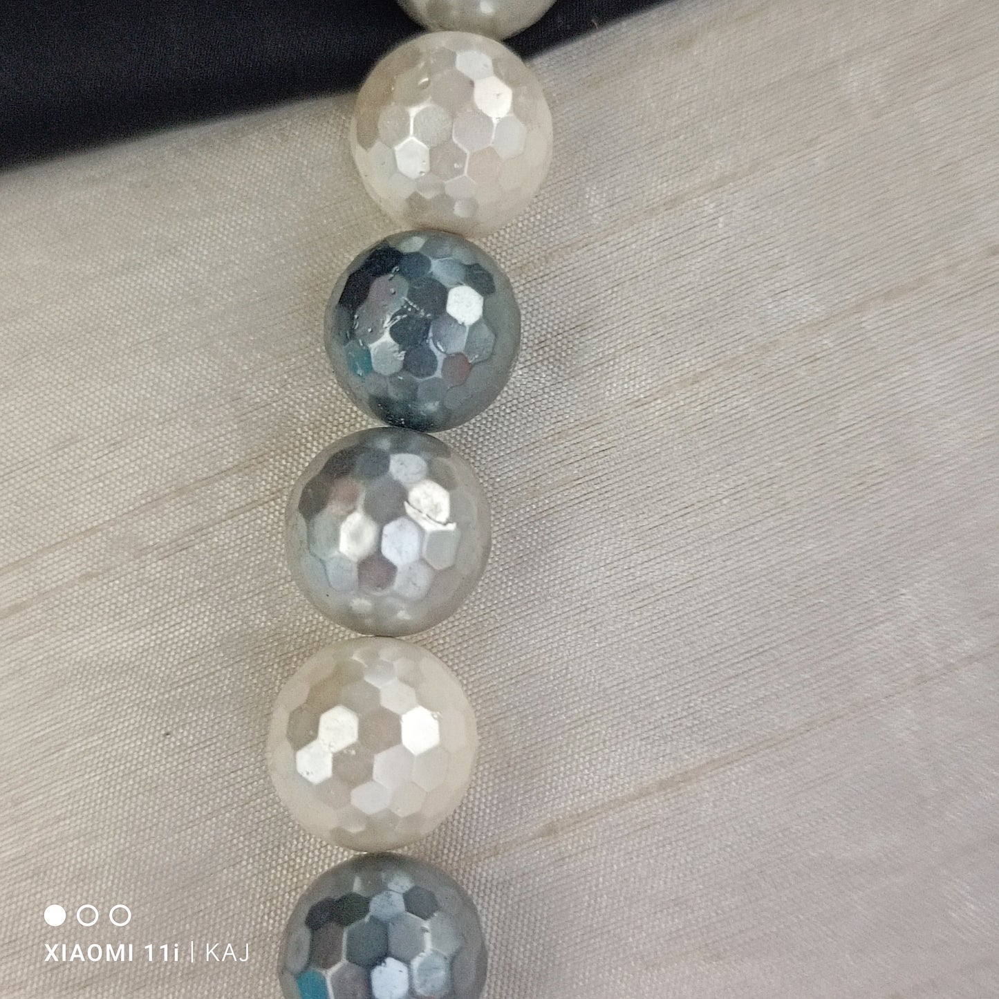 Sea shell Pearl's neckline