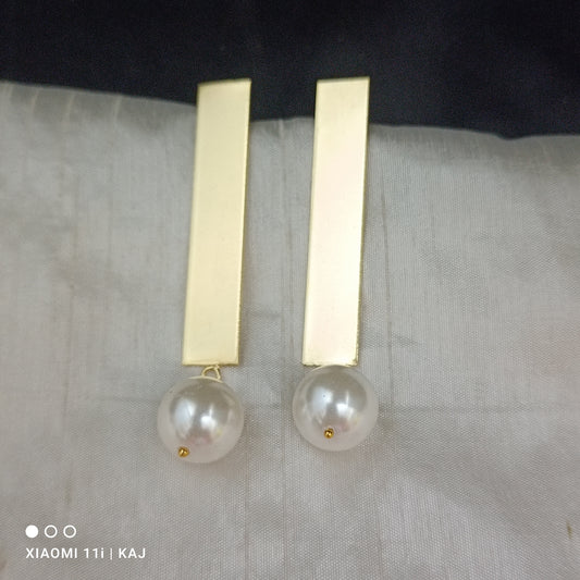 Long sea shell drops studs