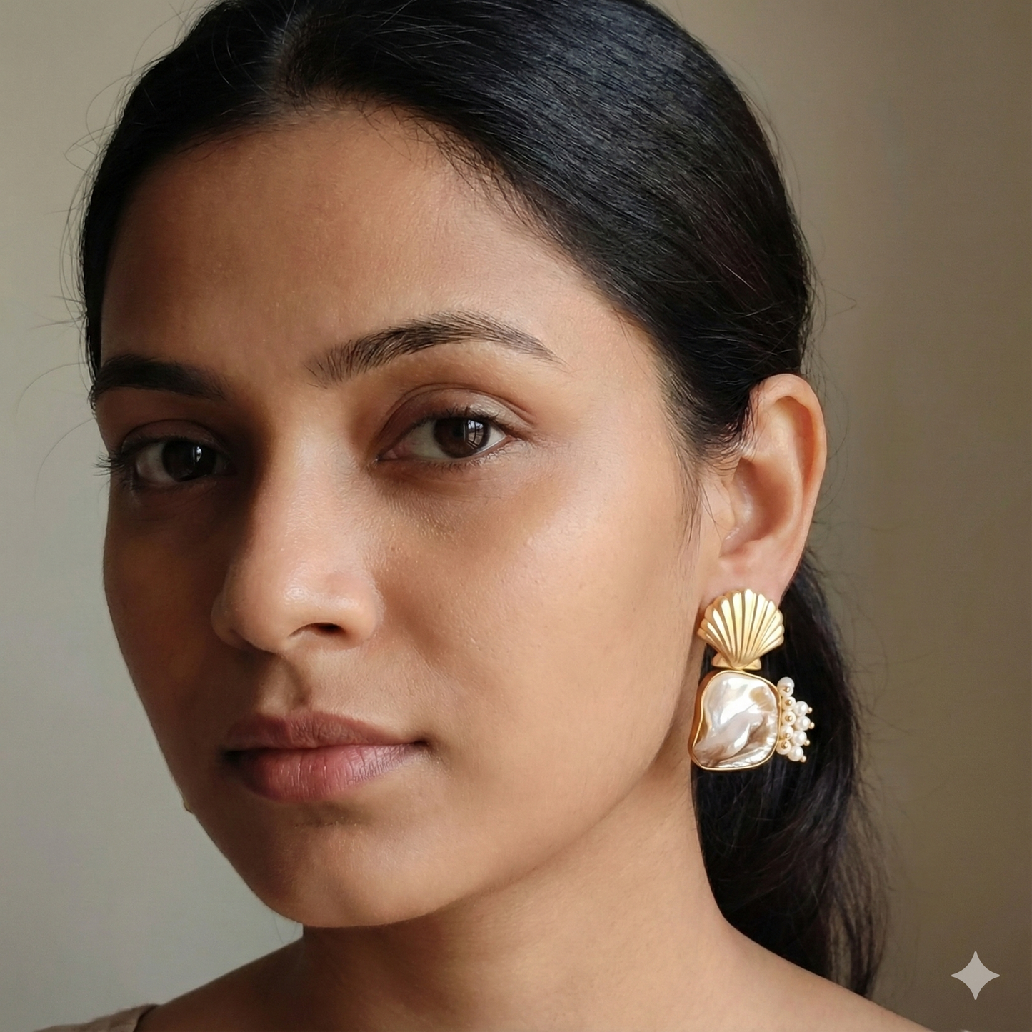 Mother of Pearl's earrings