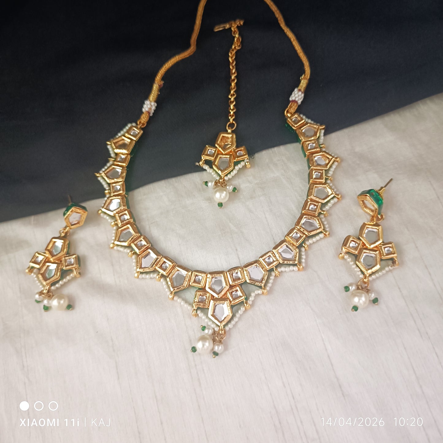Kundan rajwada set with mangtika