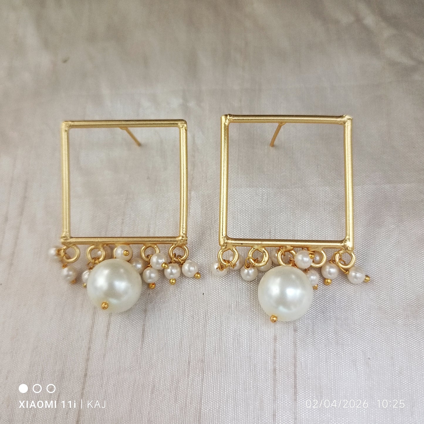 Real sea shell Pearl's with brass studs