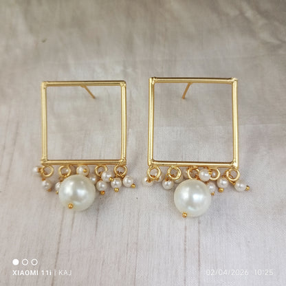 Real sea shell Pearl's with brass studs