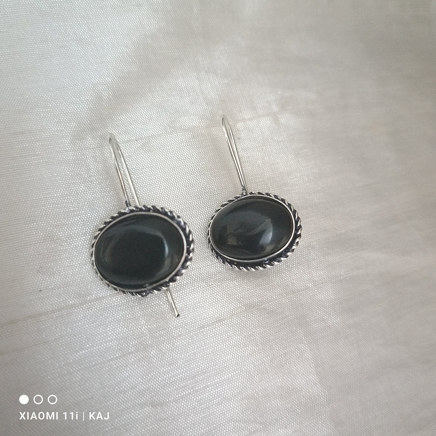Oxidised hooks
