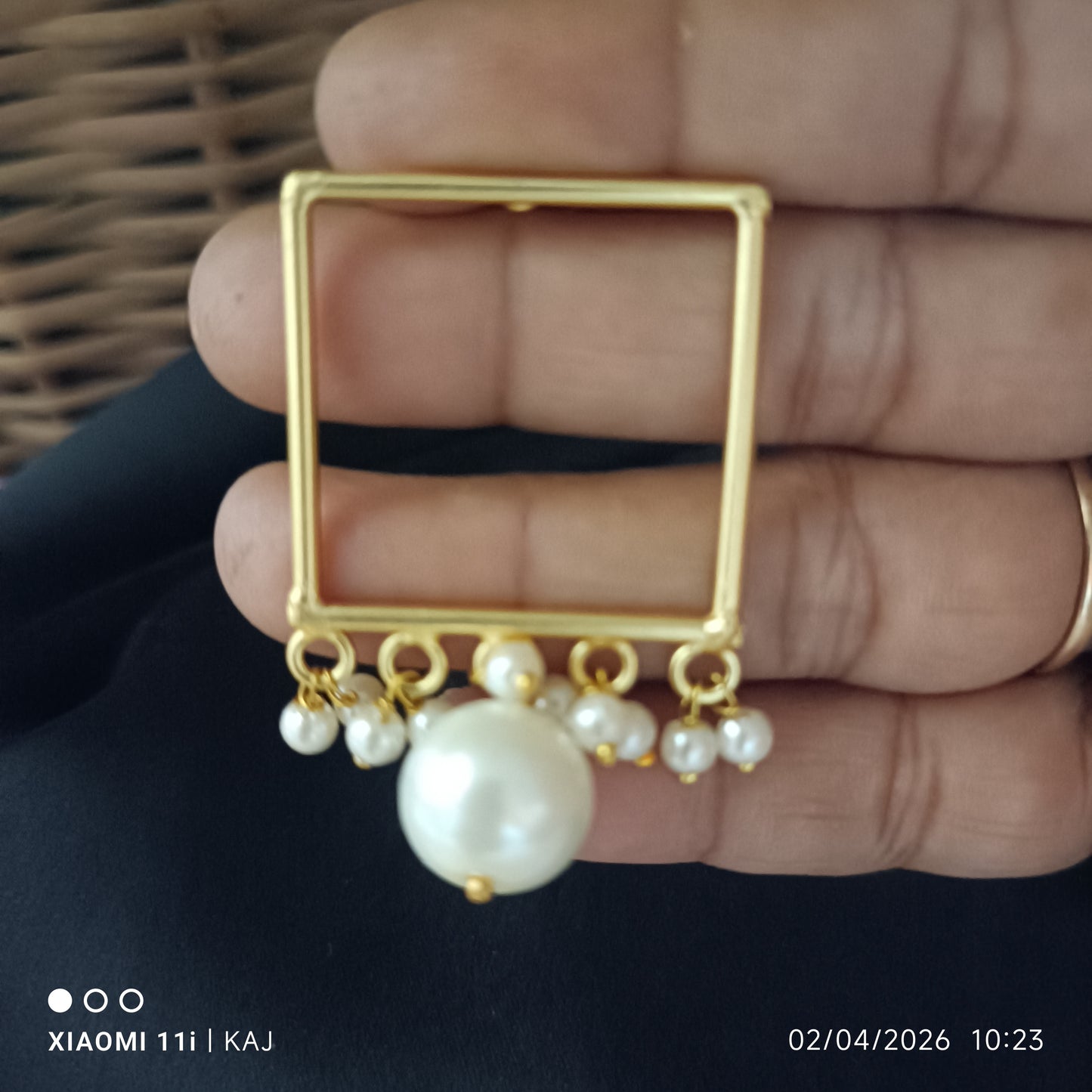 Real sea shell Pearl's with brass studs