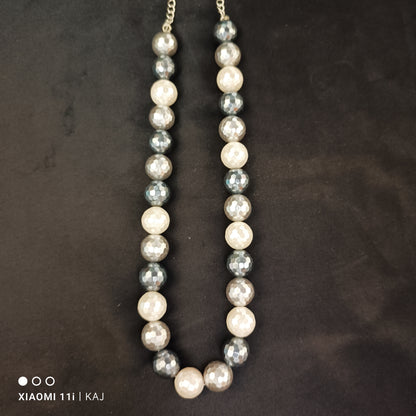 Sea shell Pearl's neckline