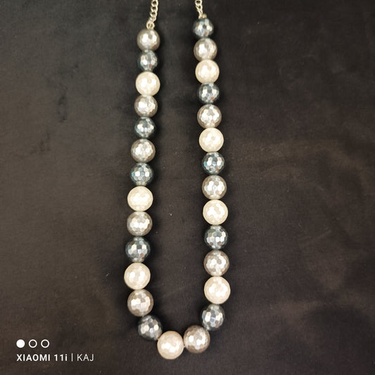 Sea shell Pearl's neckline