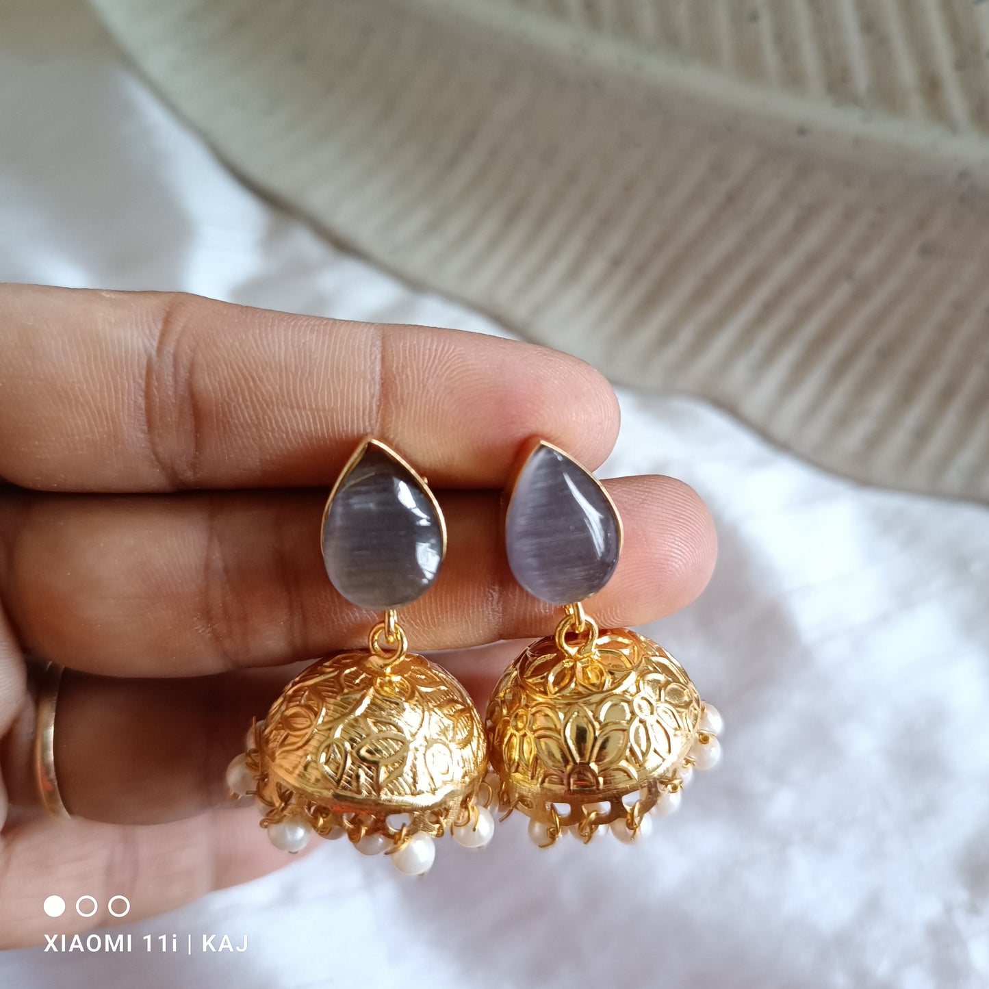 Glass stone small jhumki