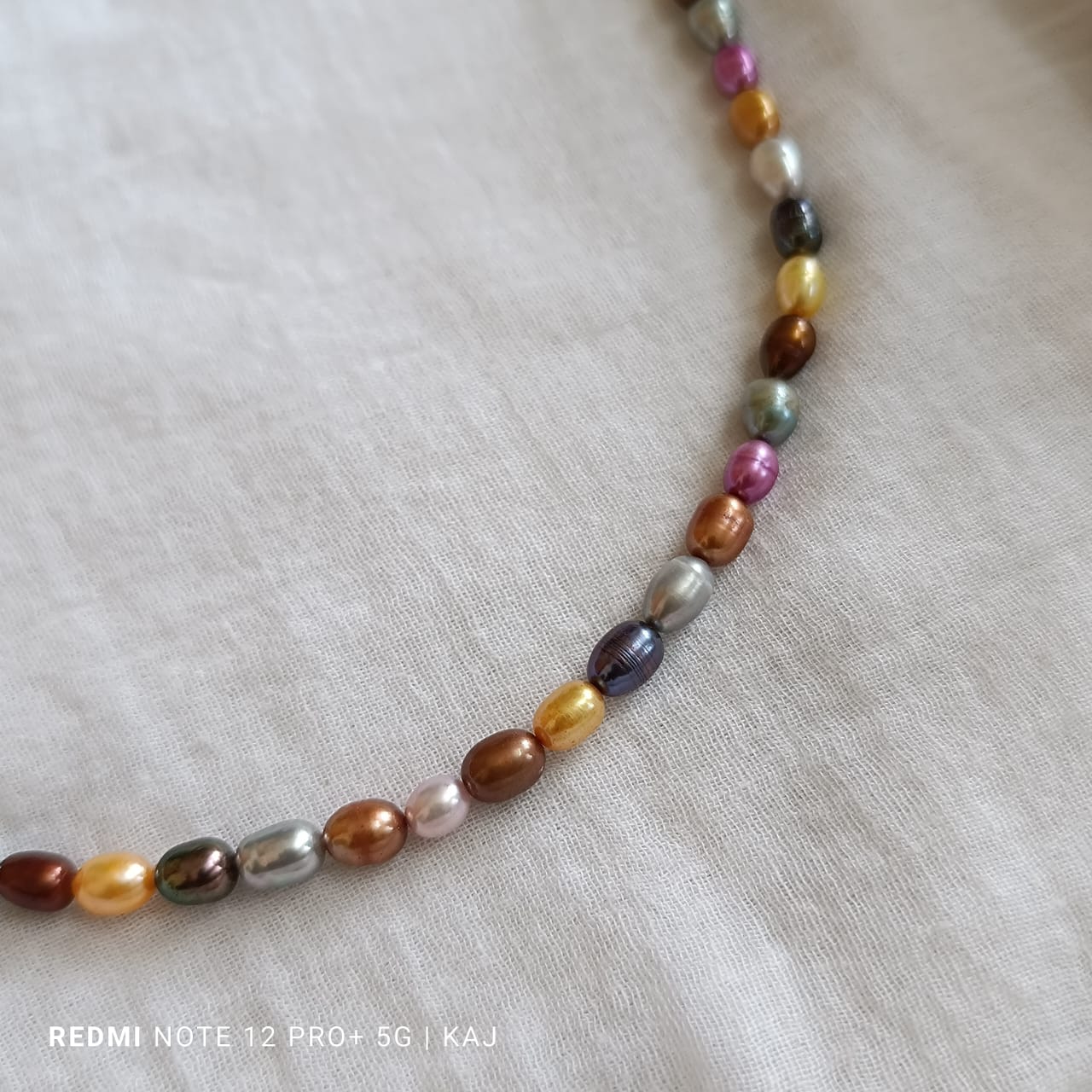 Real Pearl's multicolour neckline