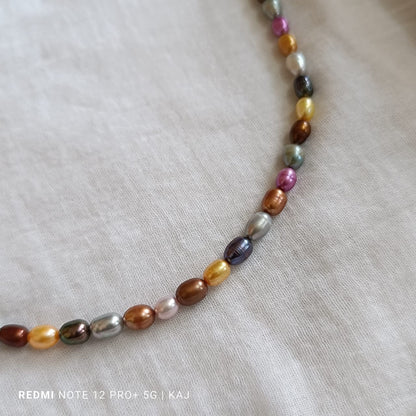 Real Pearl's multicolour neckline