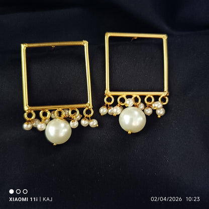 Real sea shell Pearl's with brass studs
