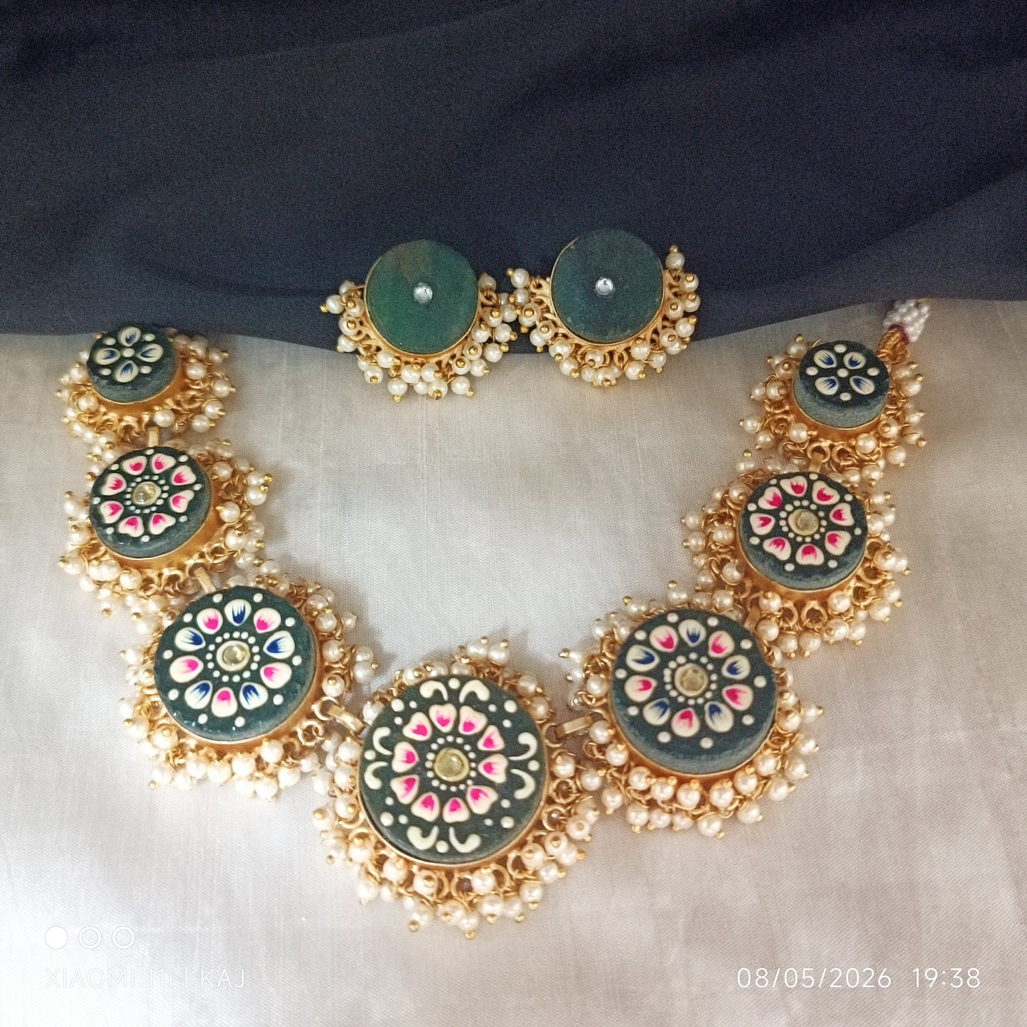 Handprint Stone choker sets