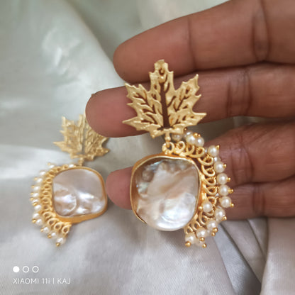 Mother of Pearl's earrings