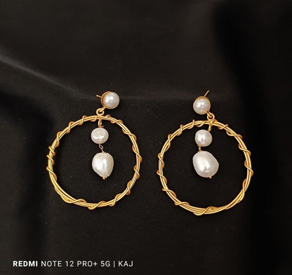 Real baroque pearl's earrings