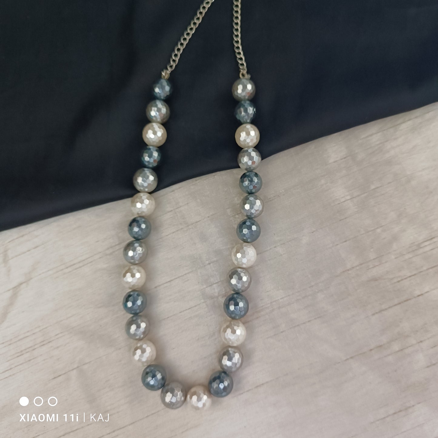 Sea shell Pearl's neckline
