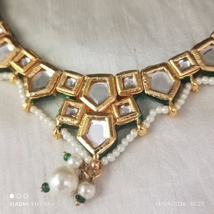 Kundan rajwada set with mangtika