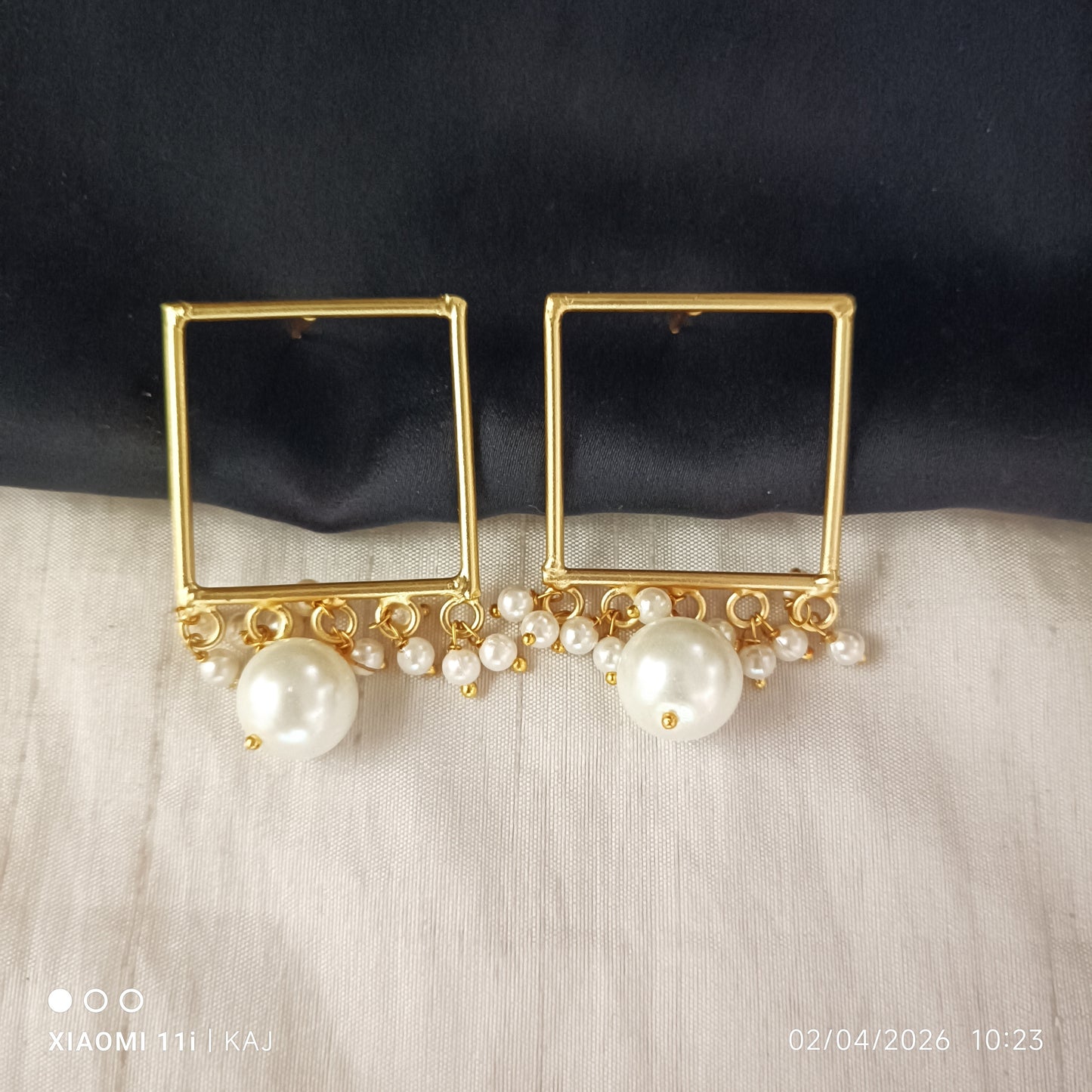 Real sea shell Pearl's with brass studs