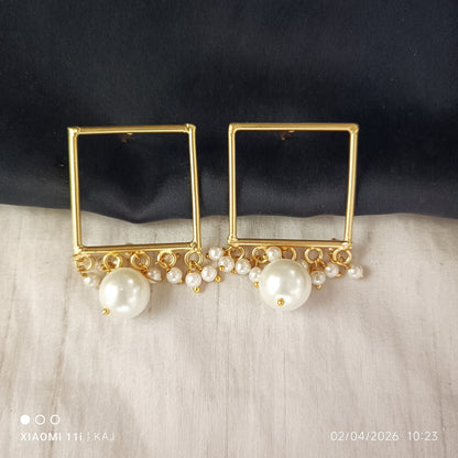 Real sea shell Pearl's with brass studs