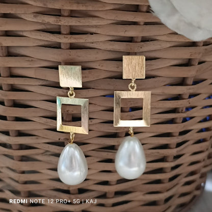 Sea shell Pearl's with brass top earrings