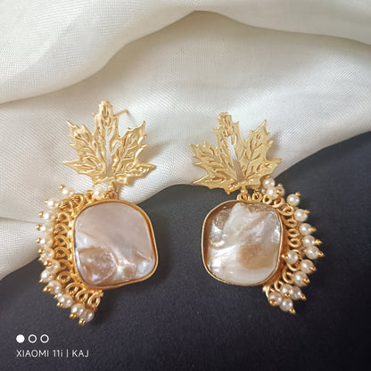 Mother of Pearl's earrings